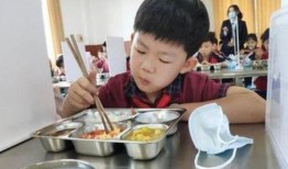 天津配餐爆料者小伙视频,小伙视频揭露后厨真相